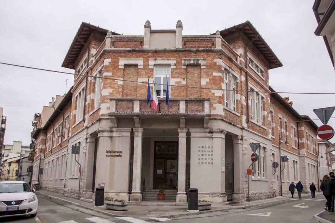 Biblio Whatsapp Monfalcone