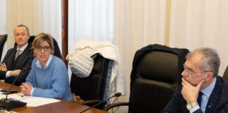 Unanimità delgorizia@news-giunta-nominela Giunta per le nomine, presieduta da Piero Mauro Zanin, alla proposta della Giunta regionale, tramite l'assessore alle Finanze, Barbara Zilli, alla carica di Francesco Clarotti ad amministratore unico della società per azioni in house (la Regione Friuli Venezia Giulia ne detiene l'85,71% del capitale) Fvg Plus, avente sede legale a Udine e recentemente costituita dalla finanziaria regionale Friulia quale erede di Banca Mediocredito, passata al Gruppo Iccrea. Dal primo marzo prossimo, Fvg Plus assumerà il ruolo di segreteria unica del Comitato di gestione del Fondo di rotazione per iniziative economiche Frie e del Fondo per lo sviluppo delle piccole e medie imprese e dei servizi. Da tale data, si darà attuazione alla riforma contabile e amministrativa del sistema regionale del credito agevolato a favore delle attività produttive e del turismo, con riferimento alla unificazione dei fondi di rotazione e alla semplificazione delle procedure di intervento. "Un secondo passaggio - si è appreso dall'assessore Zilli - sarà portare in Fvg Plus, nel 2025, anche il ramo casa che apparteneva a Mediocredito. Ad oggi, il suo capitale sociale è di 3,5 milioni di euro".