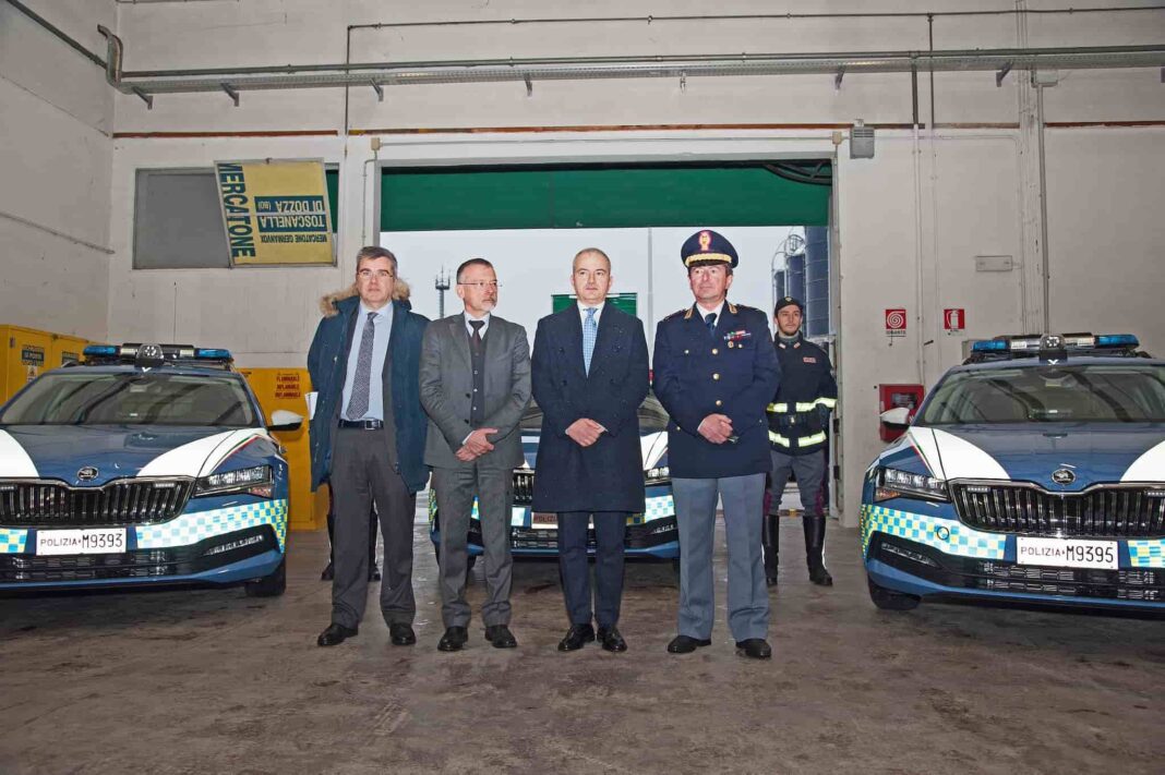 consegna auto Polizia Stradale