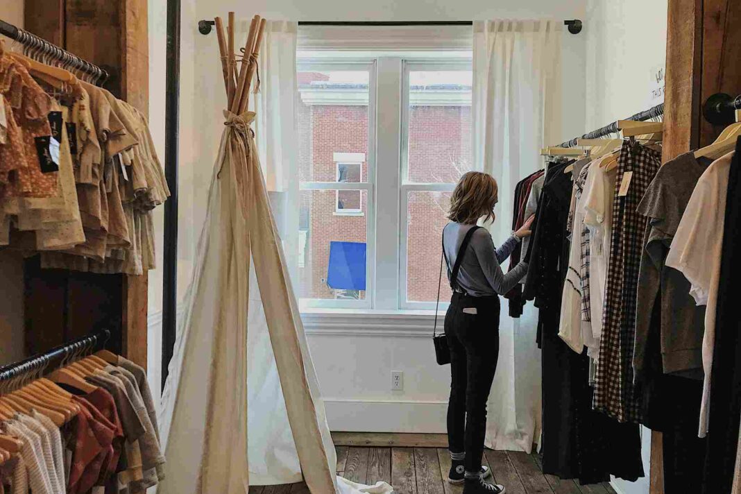 Moda primavera 2024 vestiti moda finestra