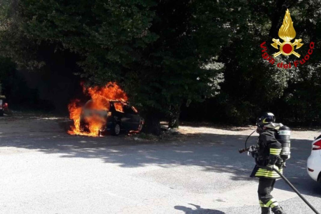 auto va a fuoco fogliano di redipuglia