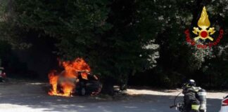auto va a fuoco fogliano di redipuglia
