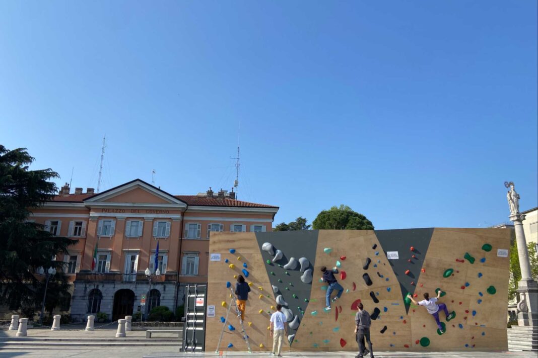 Parete di arrampicata in Piazza della Vittoria, Gorizia