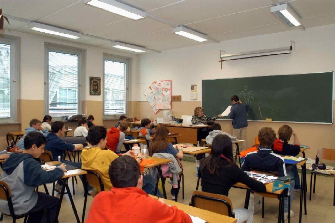 stipendio insegnanti italia