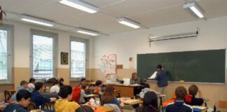 stipendio insegnanti italia