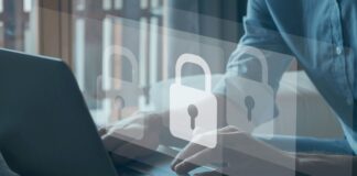 I passi fondamentali per blindare le comunicazioni private e mettersi al riparo dai criminali informatici Immagine presa da Canva che raffigura un computer portatile e il simbolo del lucchetto. Utilizzata per l'articolo di giornale che tratta l'argomento della sicurezza informatica